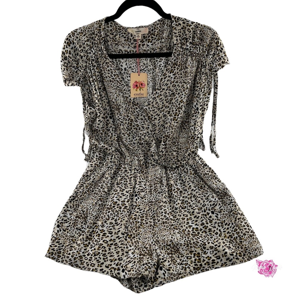 Entro Leopard‎ Print Romper Womens Small V-Neck Short Sleeve Pockets NWT Animal
